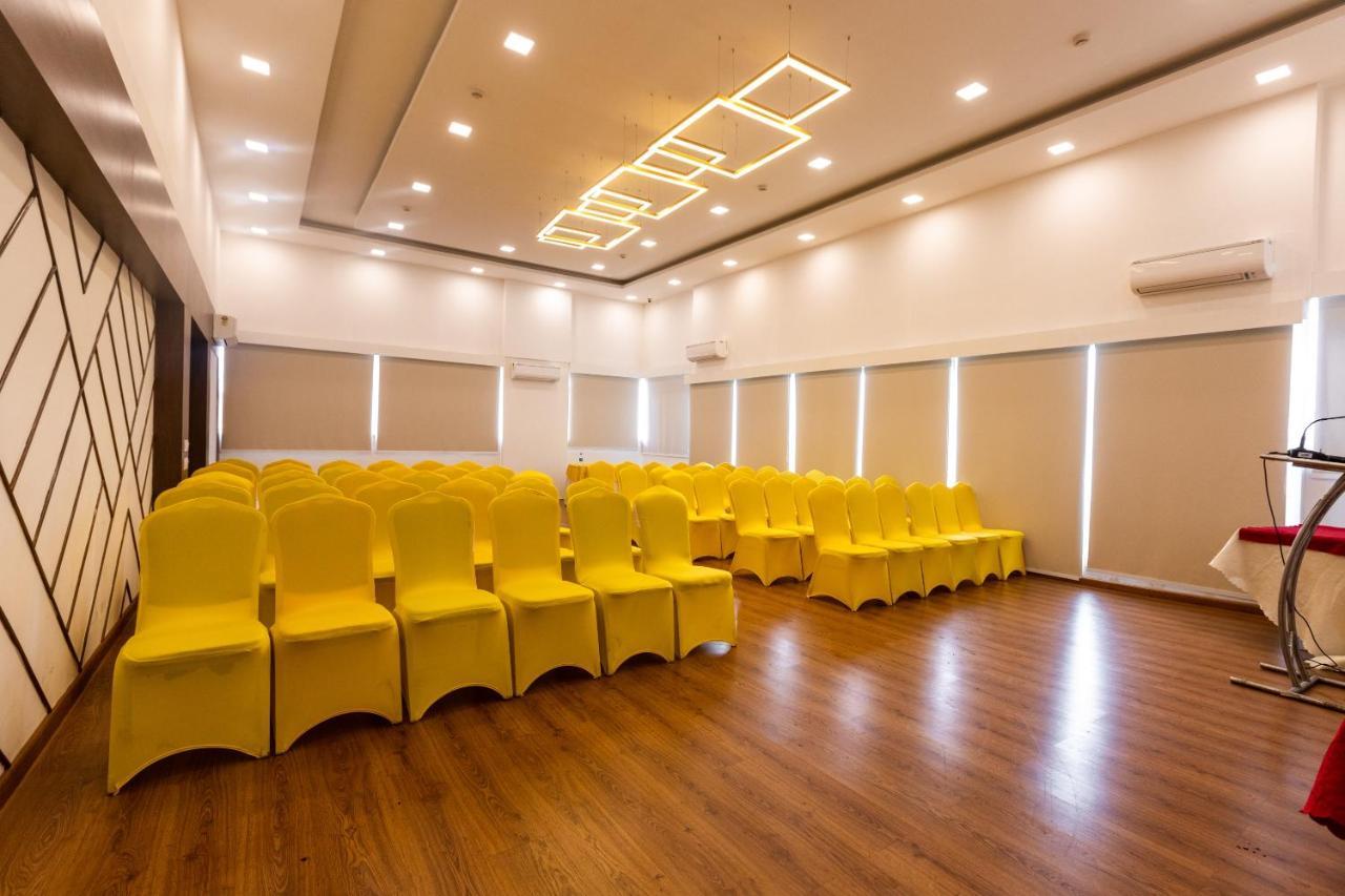 Clubhouse Nami Residency, Ahmedabad Hotell Eksteriør bilde