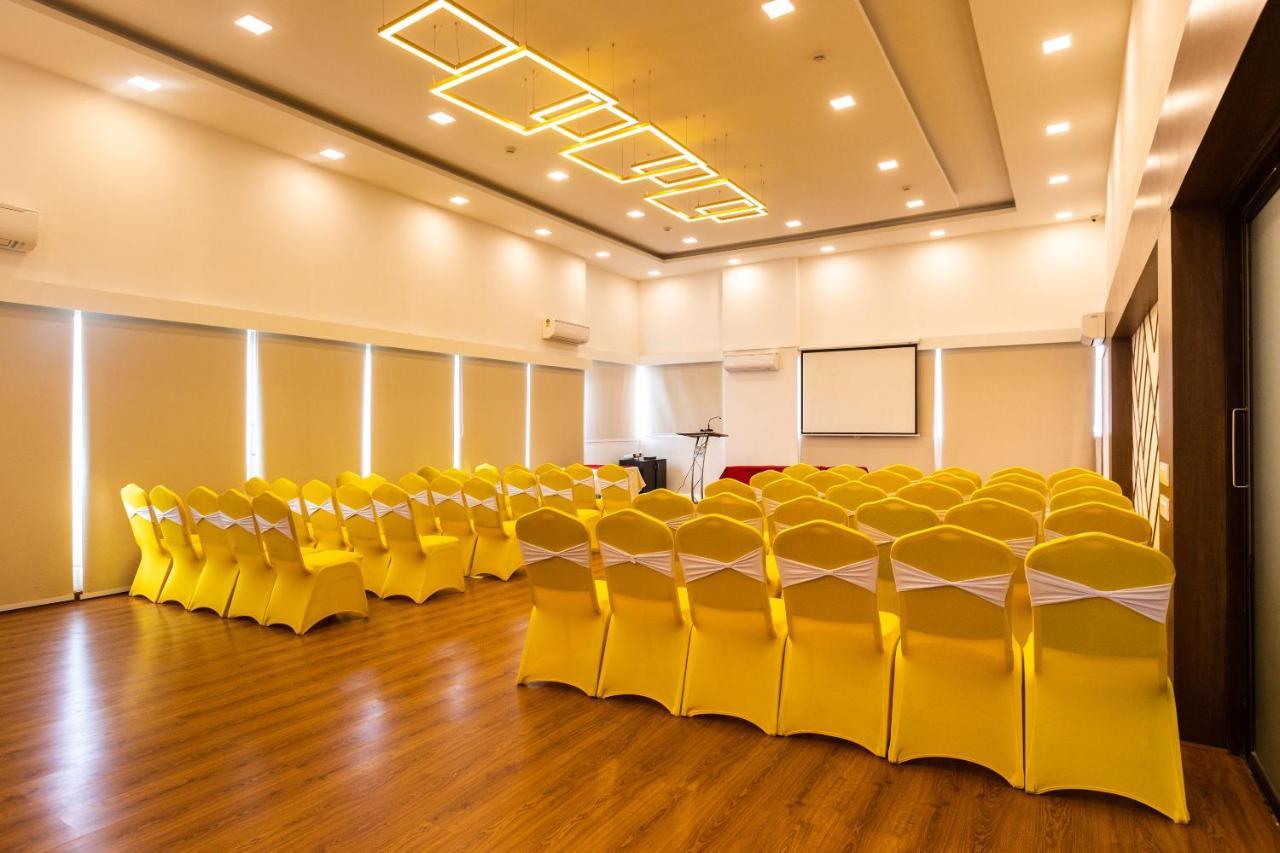 Clubhouse Nami Residency, Ahmedabad Hotell Eksteriør bilde