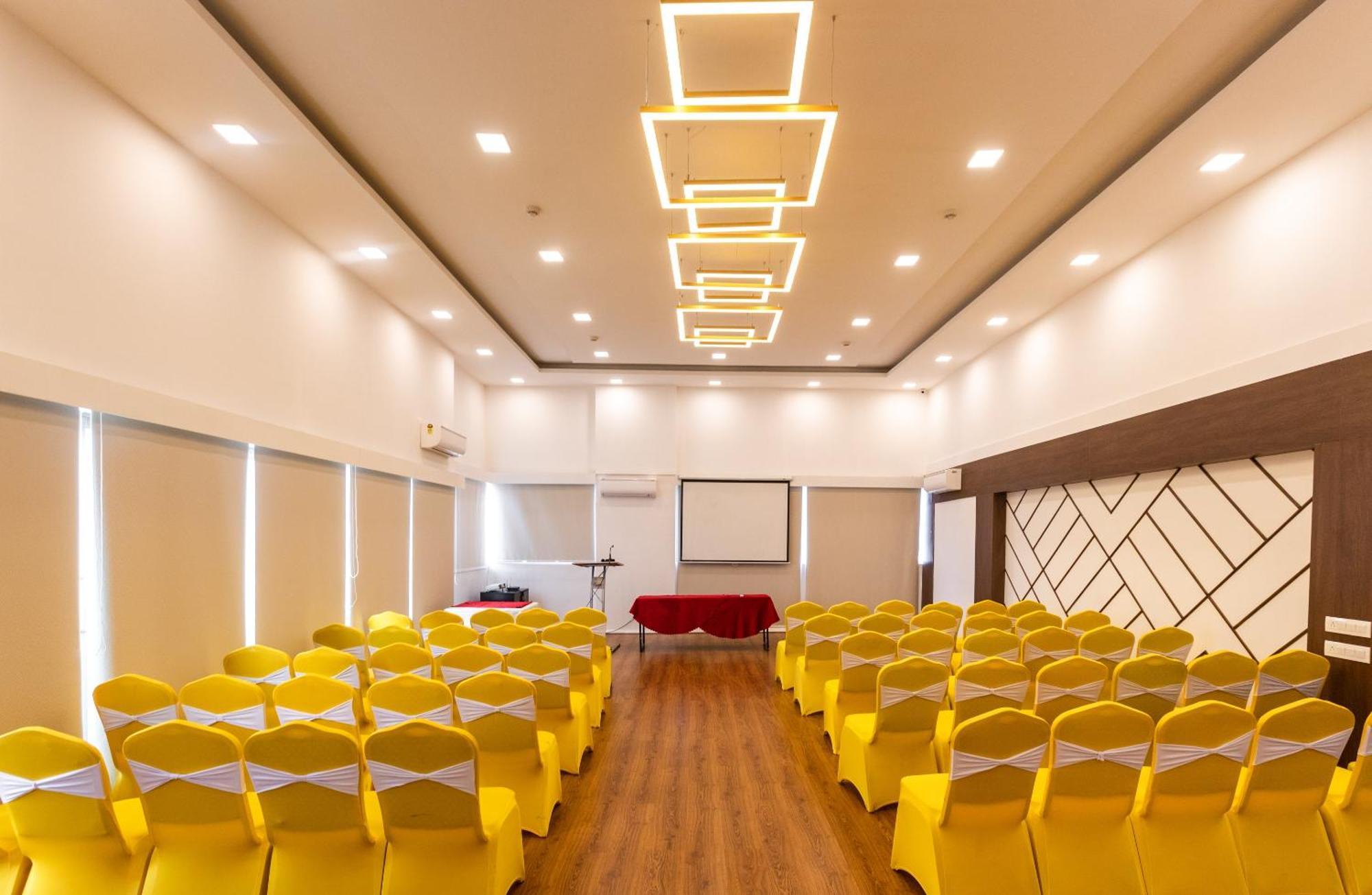 Clubhouse Nami Residency, Ahmedabad Hotell Eksteriør bilde
