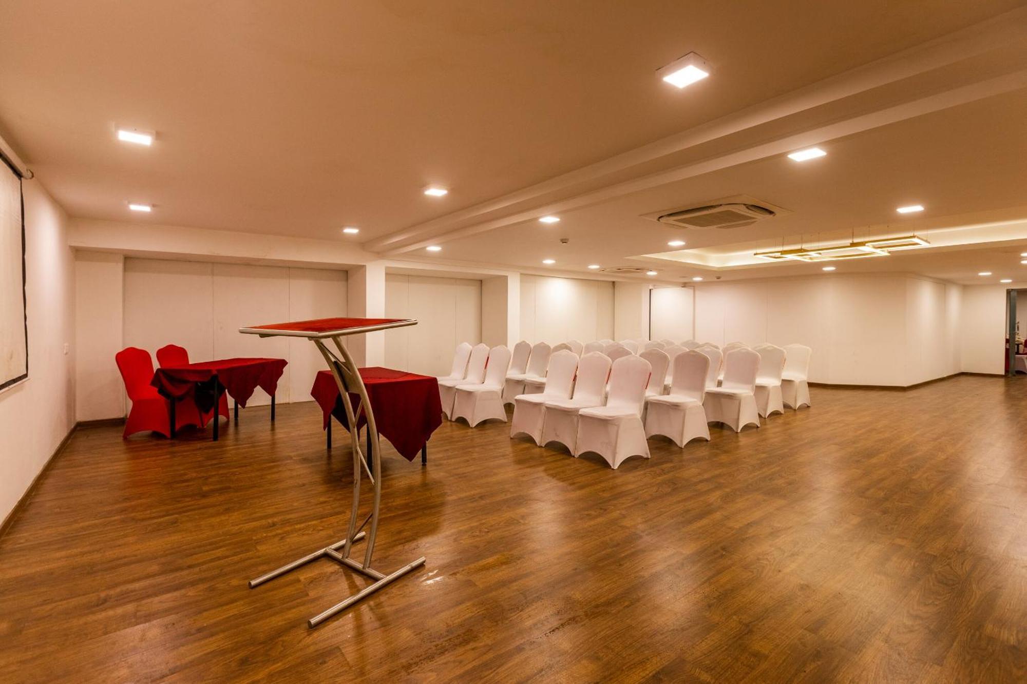 Clubhouse Nami Residency, Ahmedabad Hotell Eksteriør bilde