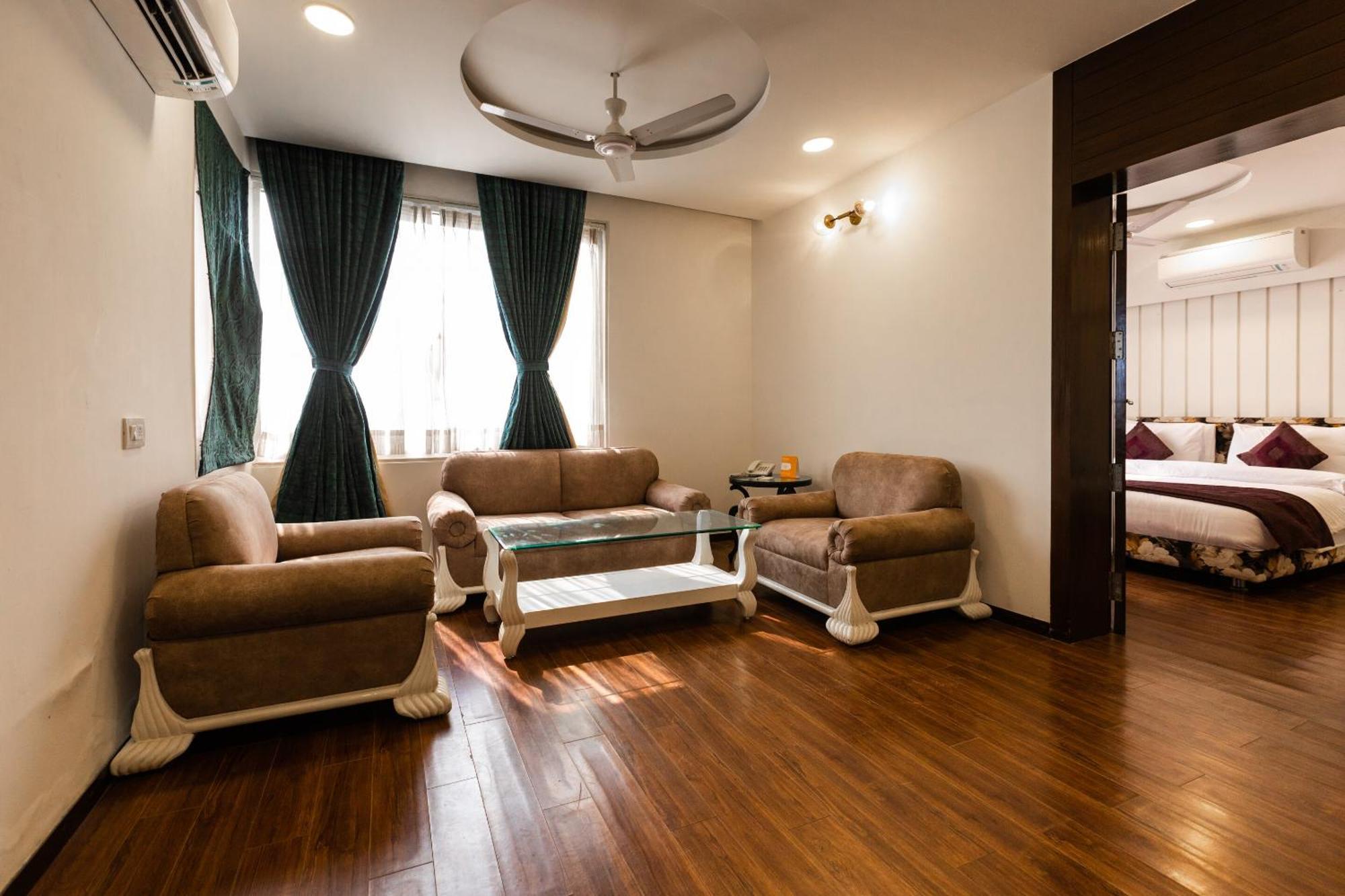 Clubhouse Nami Residency, Ahmedabad Hotell Eksteriør bilde