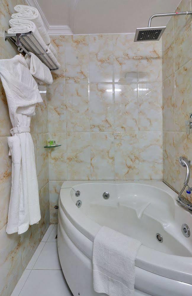Clubhouse Nami Residency, Ahmedabad Hotell Eksteriør bilde