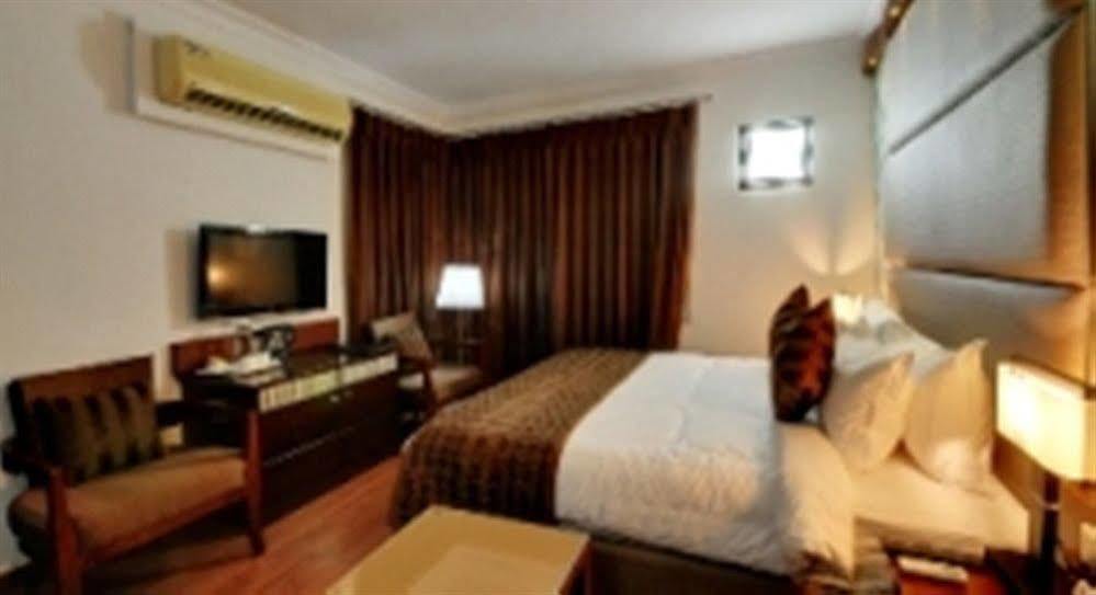 Clubhouse Nami Residency, Ahmedabad Hotell Eksteriør bilde
